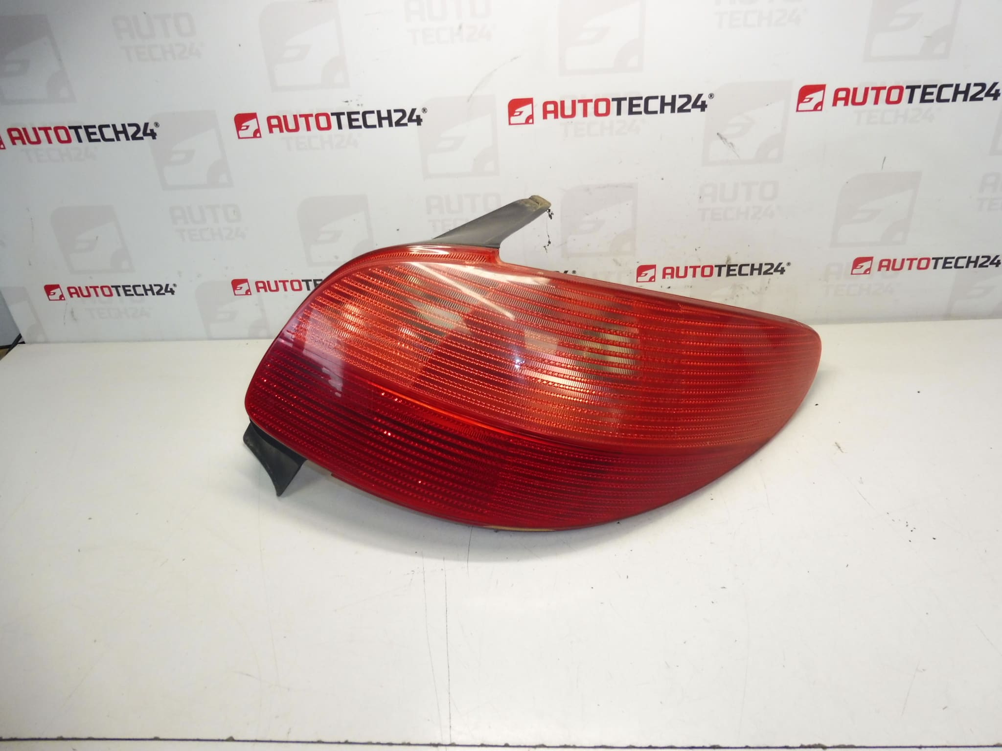 Jobb hátsó lámpa Peugeot 206 2003/06-ig 6351P1