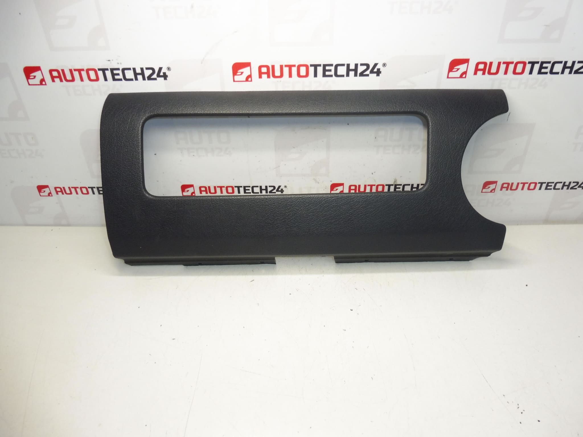 Műszerfal panel Citroën Berlingo II Peugeot Partner II 9645502377 822640