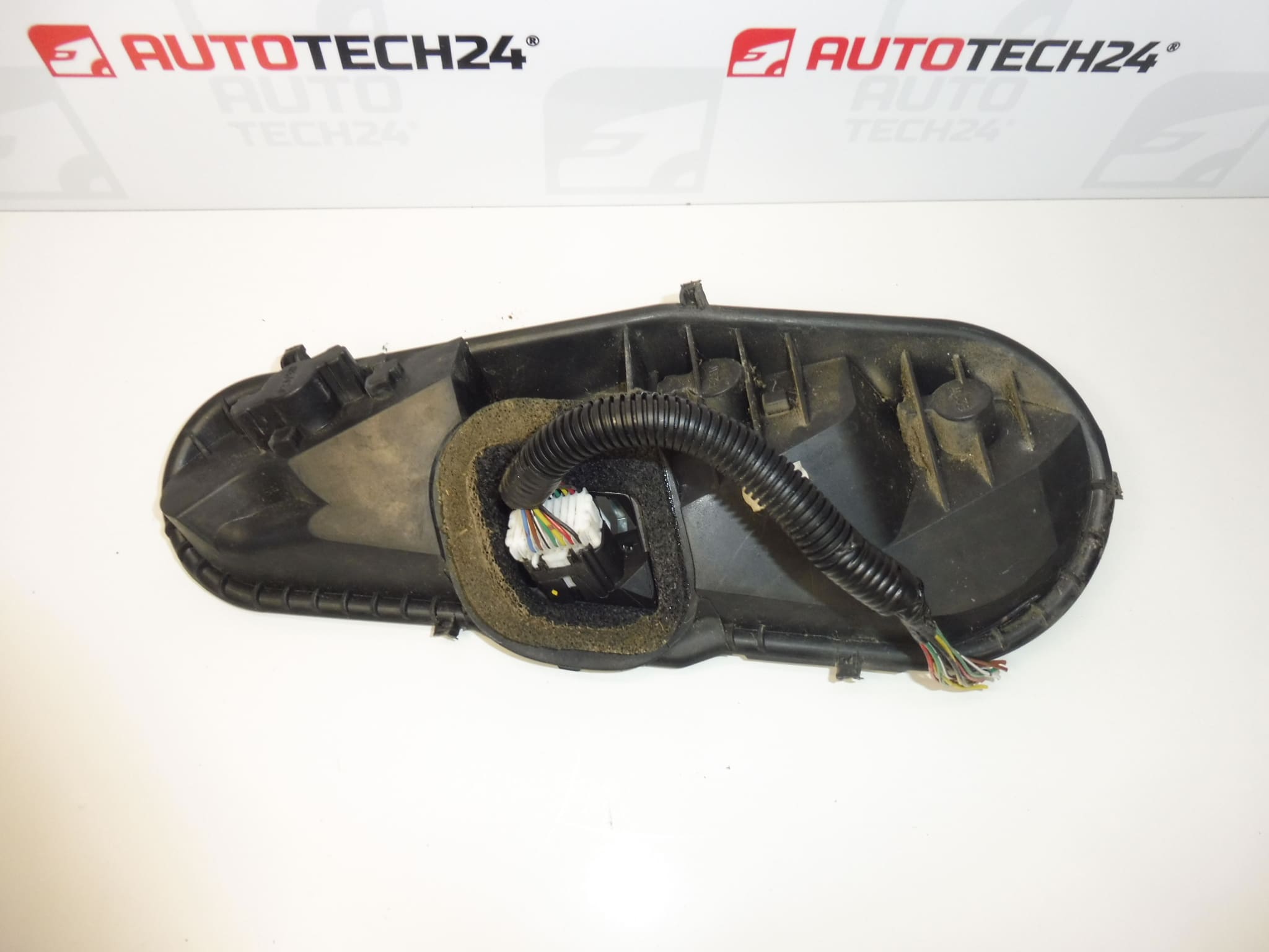 A Citroën C1 és Peugeot 107 bal hátsó lámpájának izzófoglalata 1607990980 - Image 2