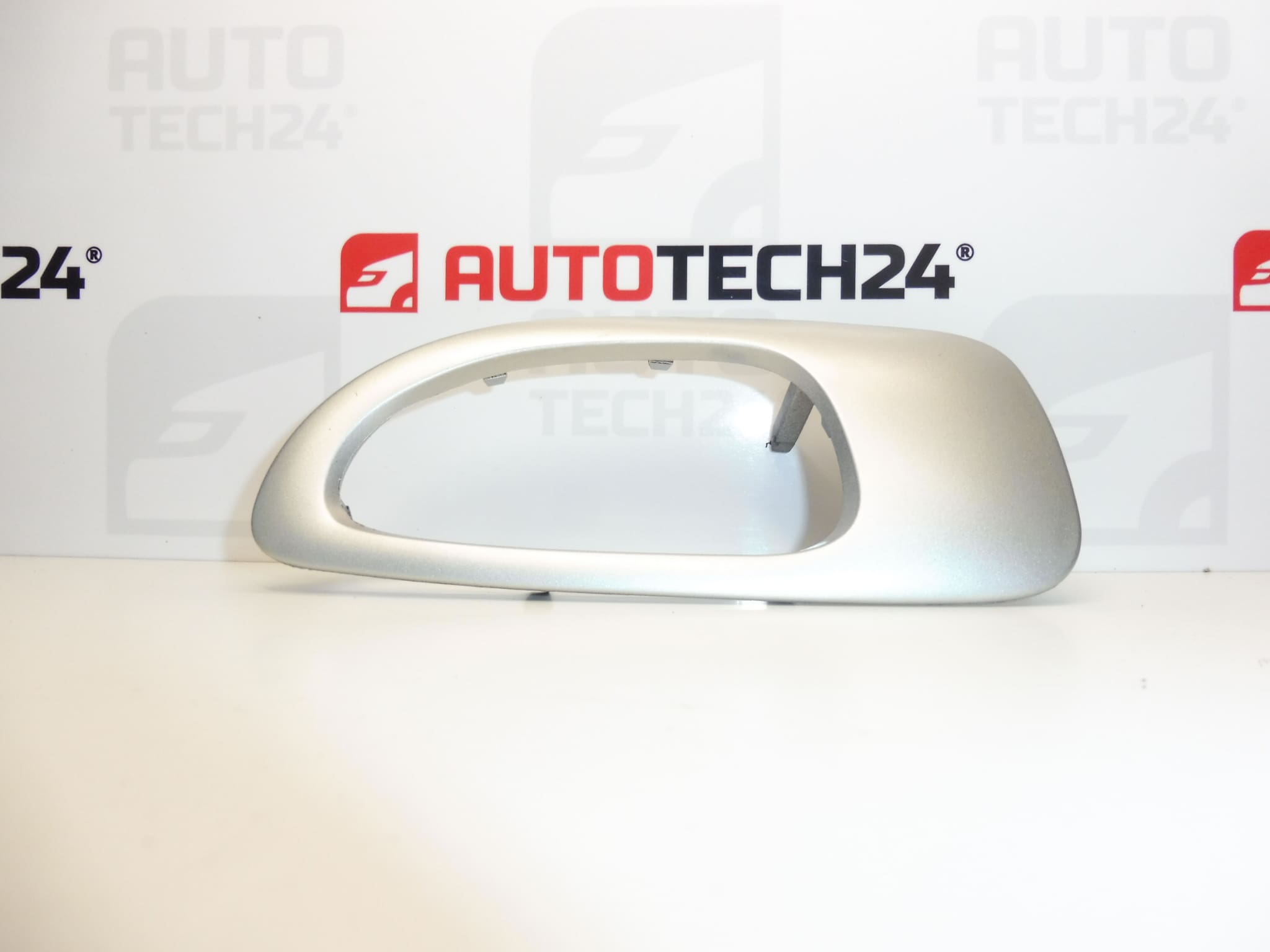 A Peugeot 307 jobb hátsó ajtajának belső kilincsburkolata 9634769077 9119Y2