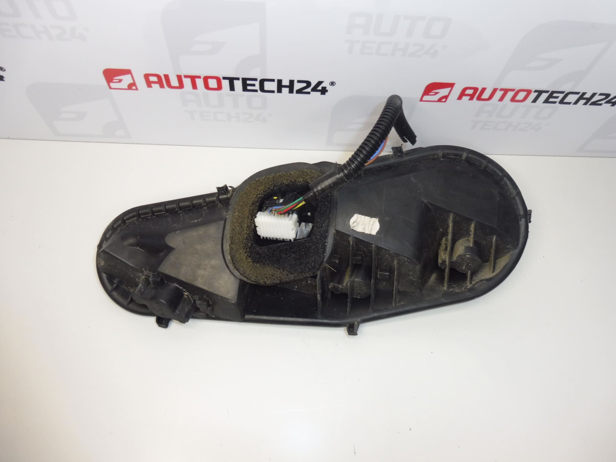 Citroën C1 Peugeot 107 jobb hátsó lámpa izzófoglalata 1607990780 - Image 2