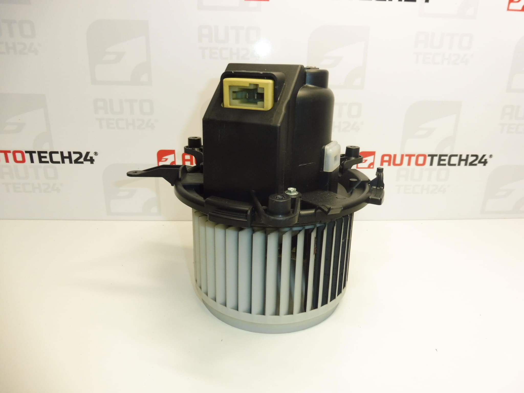 Fűtőventilátor Citroën Peugeot 9821292180 9849717380