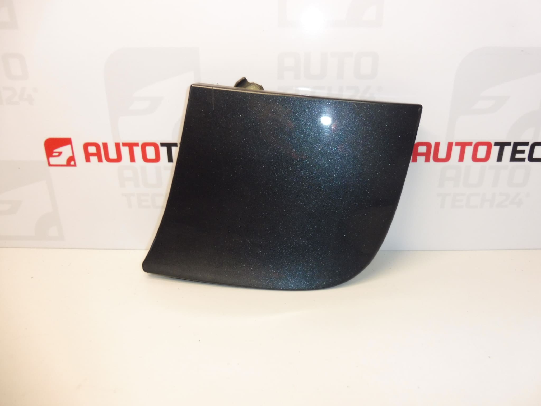 Üzemanyagtartály-betöltőnyílás fedelének burkolata KTA Peugeot 107 Citroën C1 KTB 1517C5 1517C9