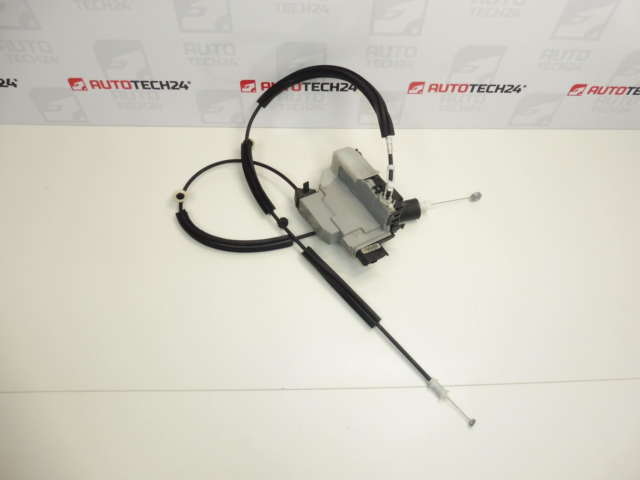 Vezetőoldali hátsó ajtózár Citroën Peugeot 9824358680